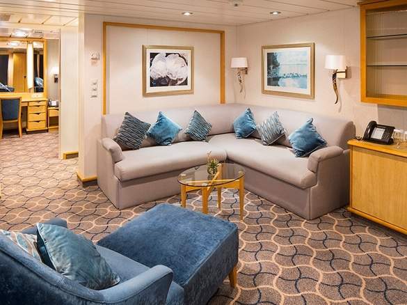RCI Independence of the Seas Royal Suite.jpg